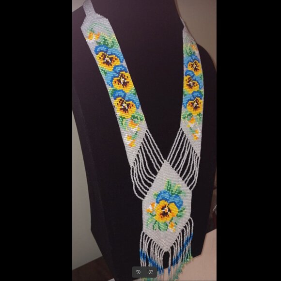 🌼 Beaded Gerdan with Pansy Flower Motifs 🌼 - Picture 2 of 6